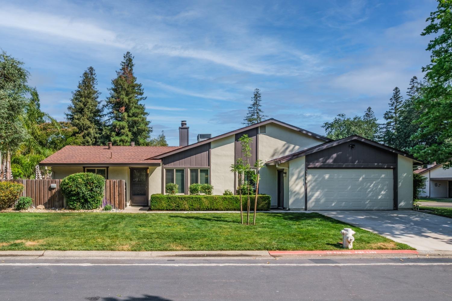 Detail Gallery Image 1 of 61 For 11078 Autumnwind Ln, Rancho Cordova,  CA 95670 - 3 Beds | 2 Baths
