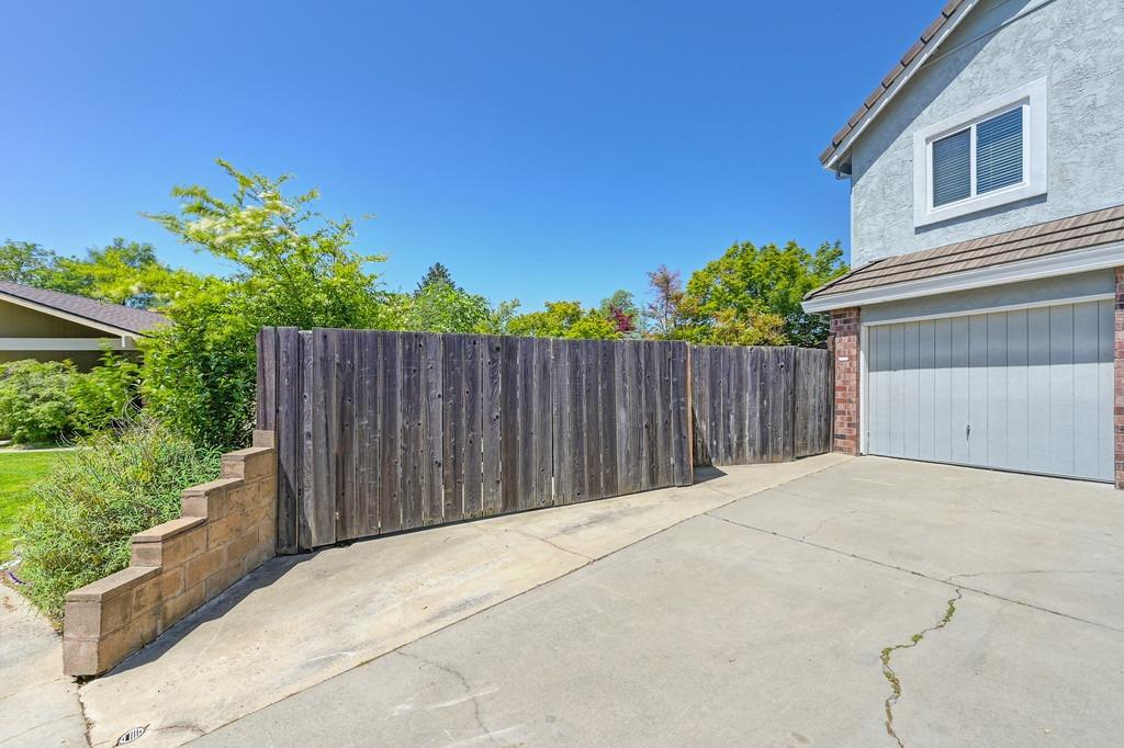 Detail Gallery Image 5 of 44 For 4156 Dena Way, Sacramento,  CA 95821 - 3 Beds | 2/1 Baths