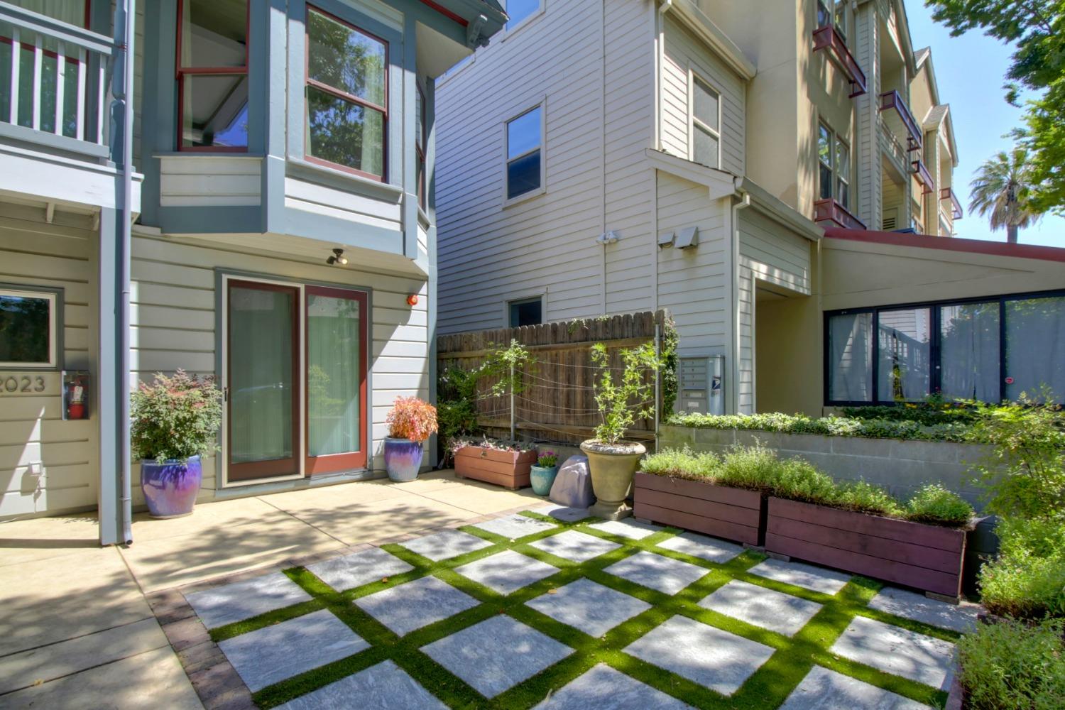 Detail Gallery Image 6 of 59 For 2021 S St, Sacramento,  CA 95811 - – Beds | – Baths