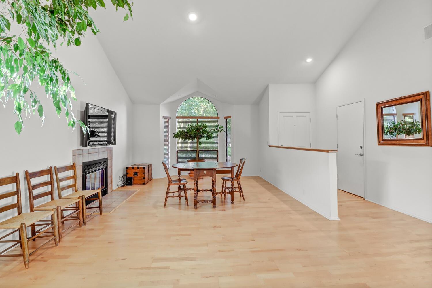 Oyster Bay Avenue, Davis, California image 6