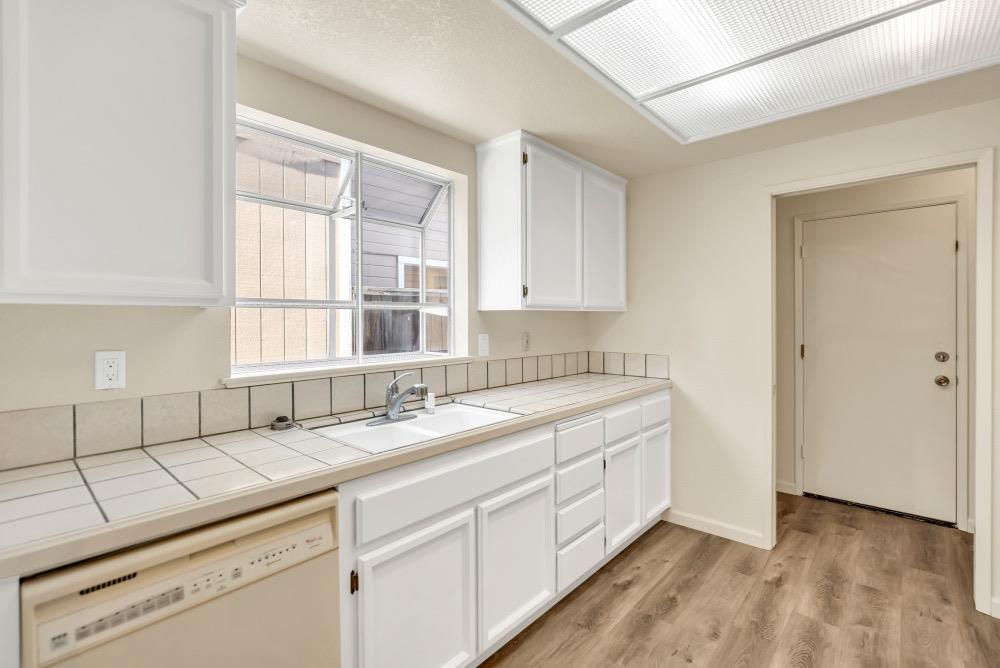 Detail Gallery Image 12 of 37 For 9255 Guillermina Ct, Elk Grove,  CA 95758 - 3 Beds | 2 Baths