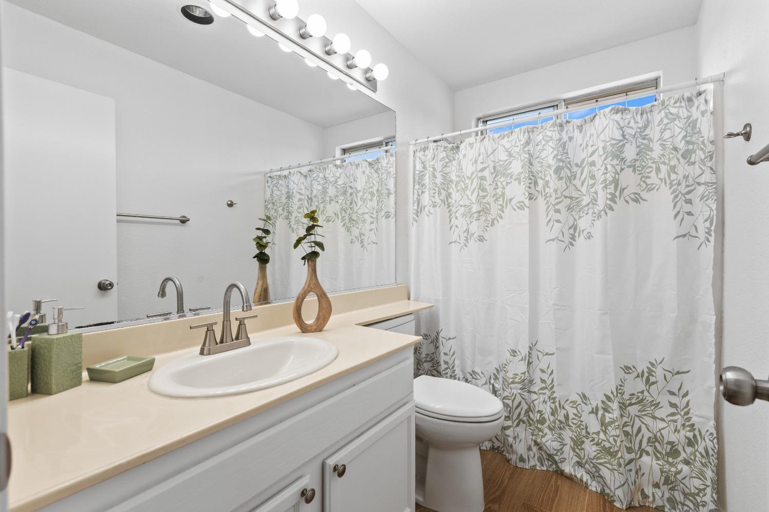 Detail Gallery Image 30 of 50 For 9557 W Village Tree Dr, Elk Grove,  CA 95758 - 3 Beds | 2/1 Baths