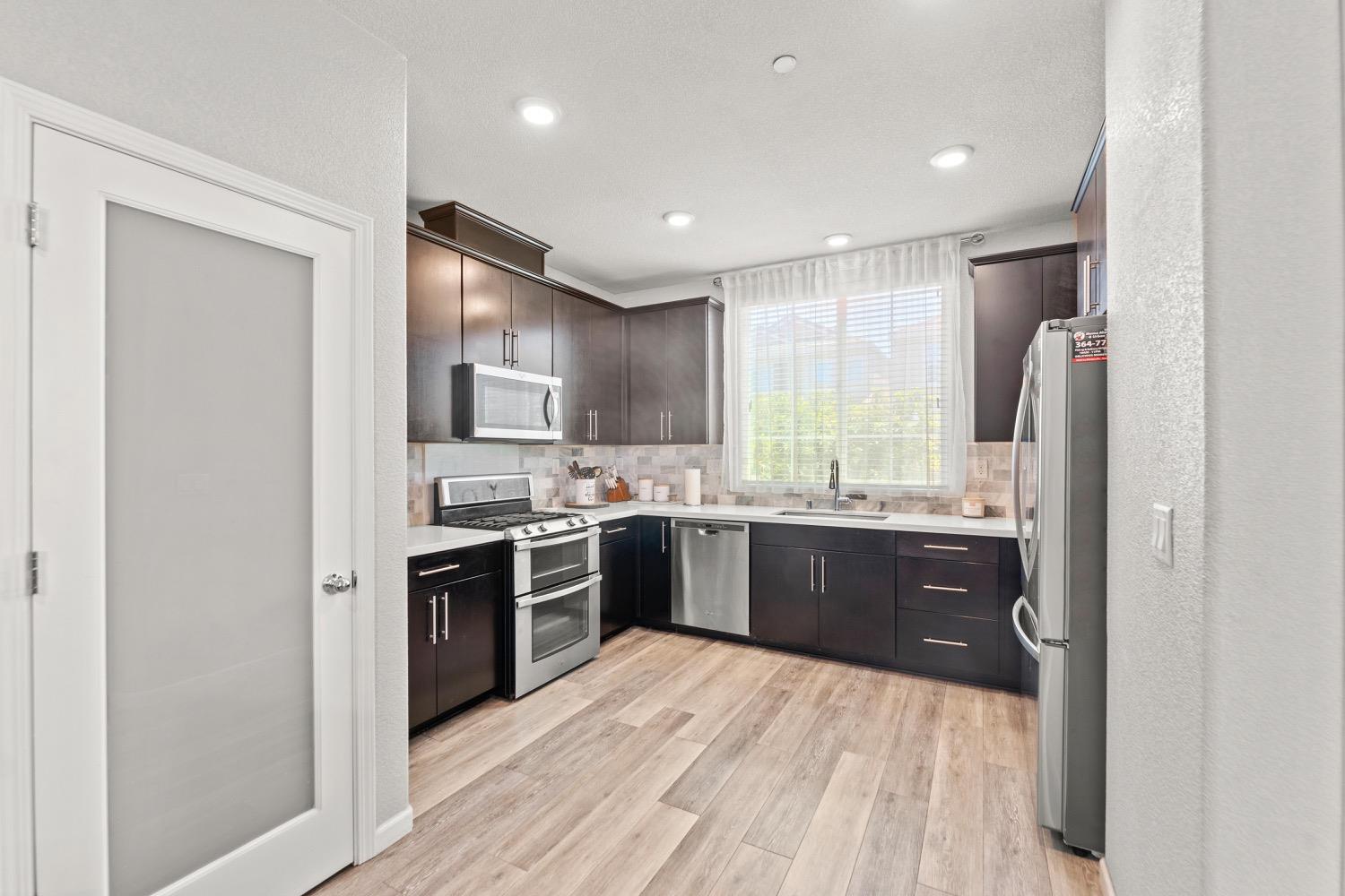 Detail Gallery Image 19 of 43 For 10853 Barden Dr, Rancho Cordova,  CA 95670 - 3 Beds | 2/1 Baths