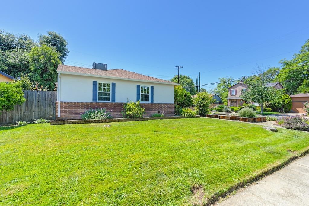 Detail Gallery Image 4 of 80 For 2901 61st St, Sacramento,  CA 95817 - 3 Beds | 1/1 Baths