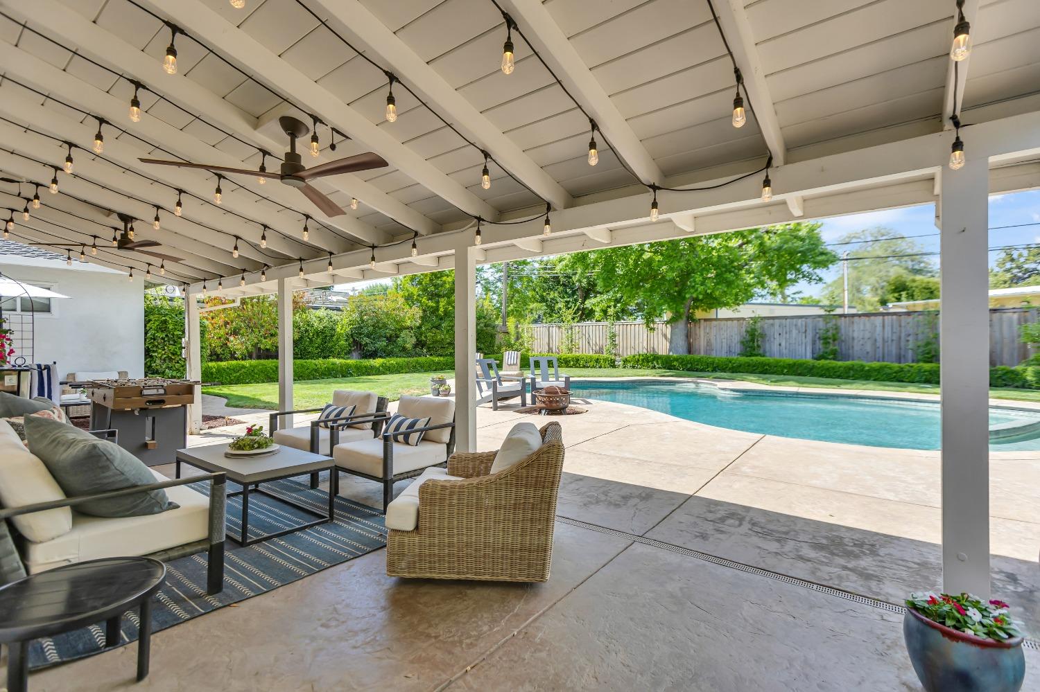 Detail Gallery Image 32 of 41 For 2837 Latham Dr, Sacramento,  CA 95864 - 3 Beds | 2/1 Baths