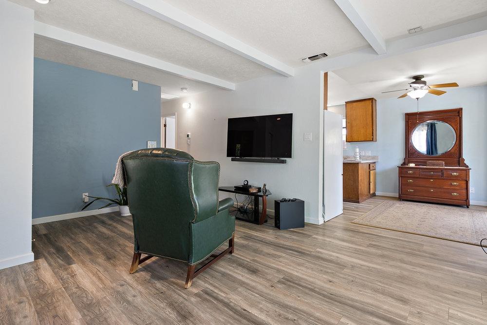 Detail Gallery Image 5 of 29 For 6116 Lincoln Ave, Carmichael,  CA 95608 - 2 Beds | 1 Baths