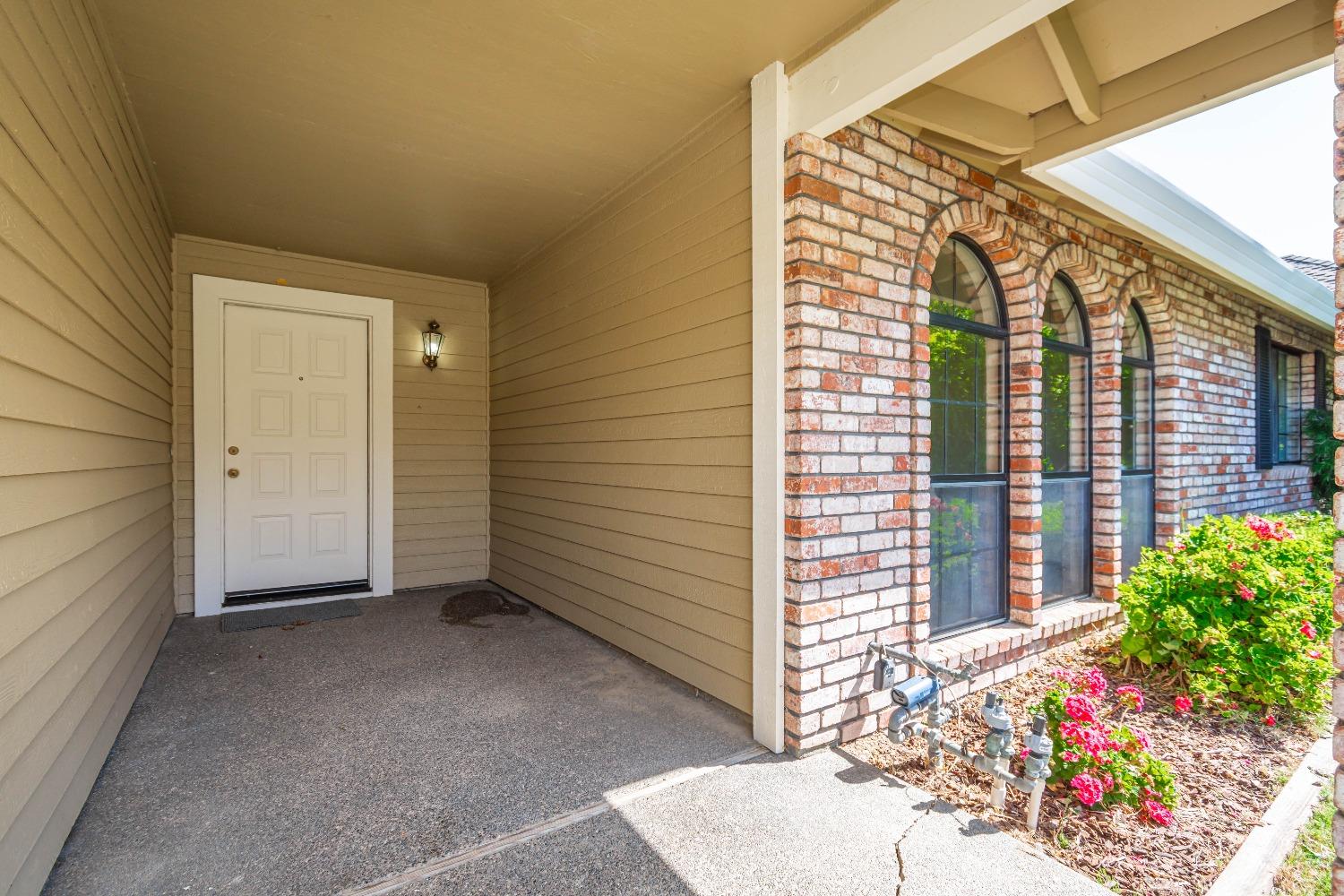 Detail Gallery Image 3 of 31 For 1207 Cedar Tree Way, Sacramento,  CA 95831 - 2 Beds | 2 Baths