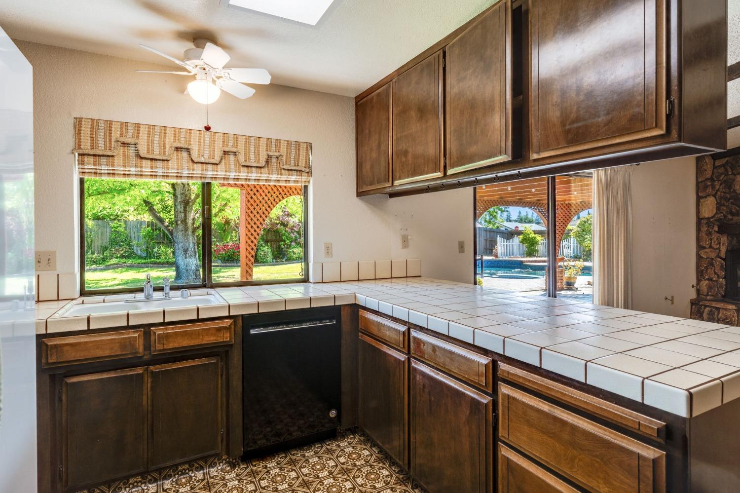Detail Gallery Image 21 of 40 For 8700 Tipton Ct, Elk Grove,  CA 95624 - 3 Beds | 2/1 Baths