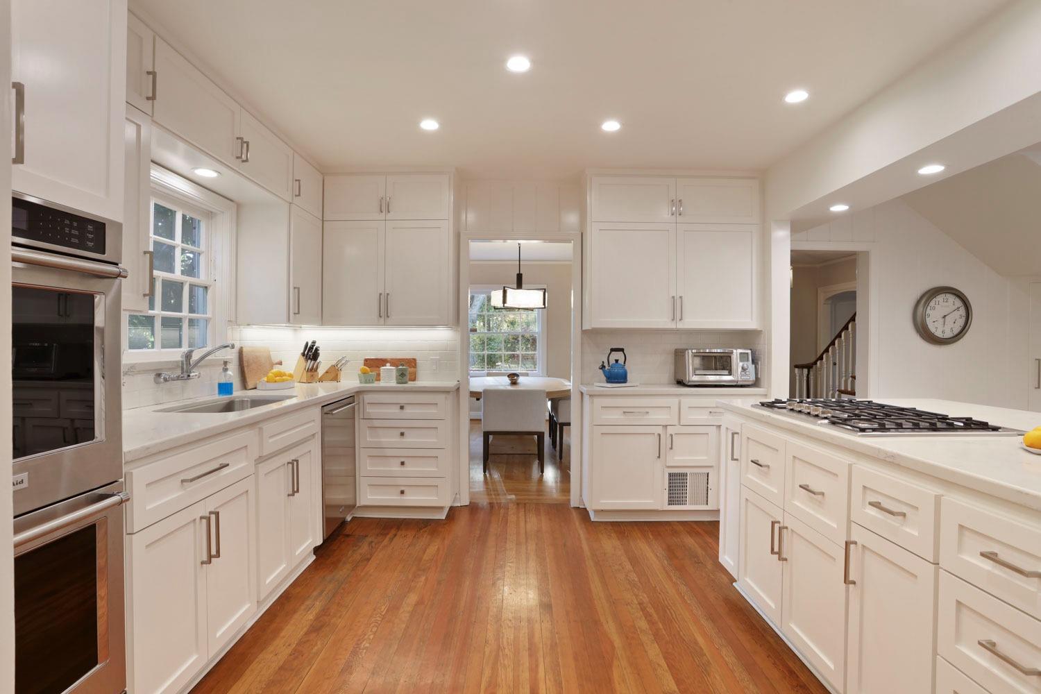 Detail Gallery Image 4 of 25 For 930 Sycamore Ave, Modesto,  CA 95350 - 4 Beds | 3/1 Baths