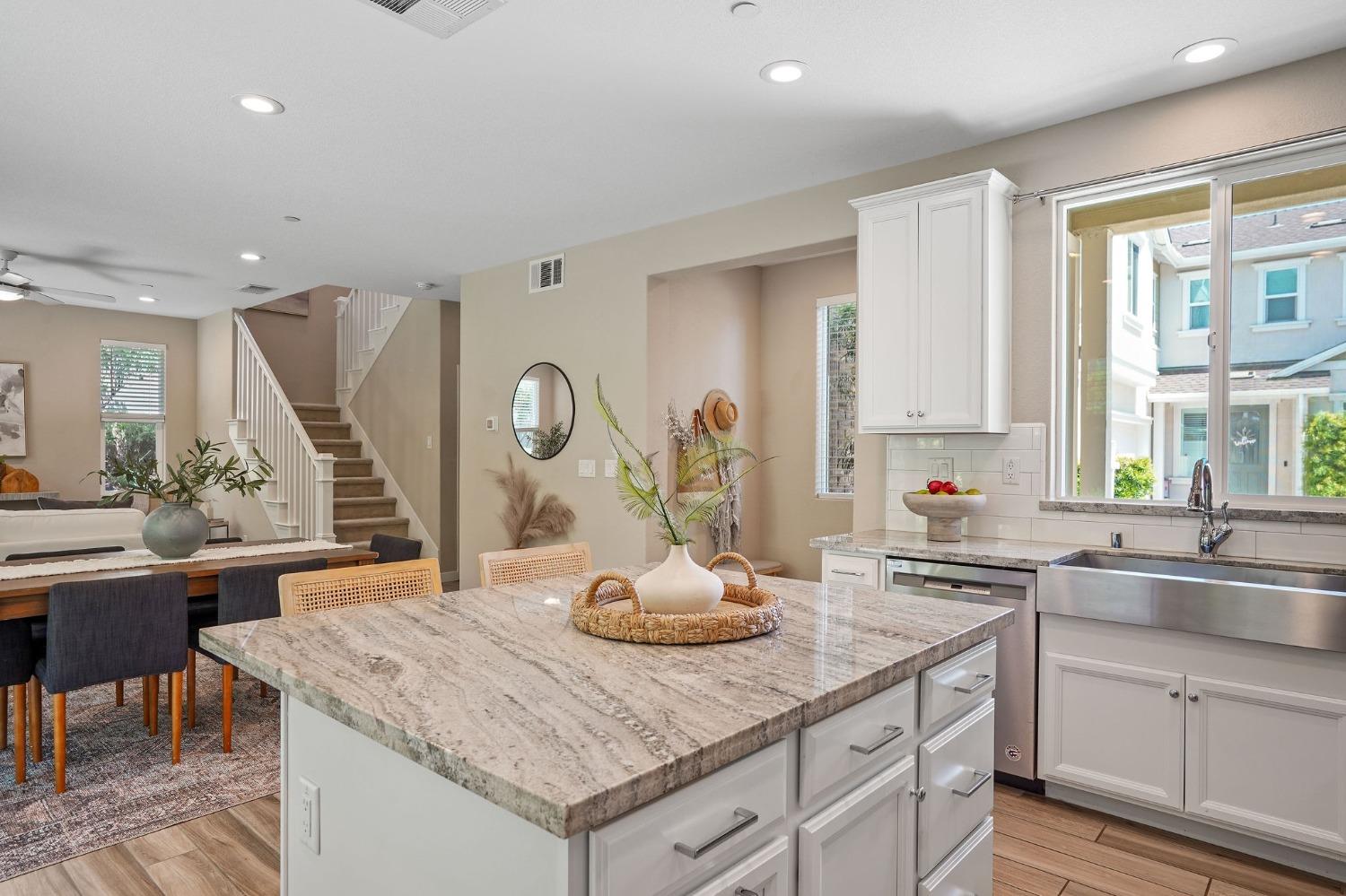 Detail Gallery Image 6 of 31 For 3205 Forney, Sacramento,  CA 95816 - 3 Beds | 2/1 Baths