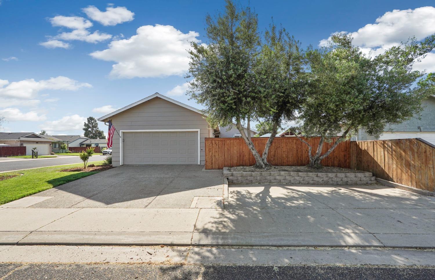 Detail Gallery Image 5 of 37 For 2235 Starr Dr, Lodi,  CA 95242 - 3 Beds | 2 Baths