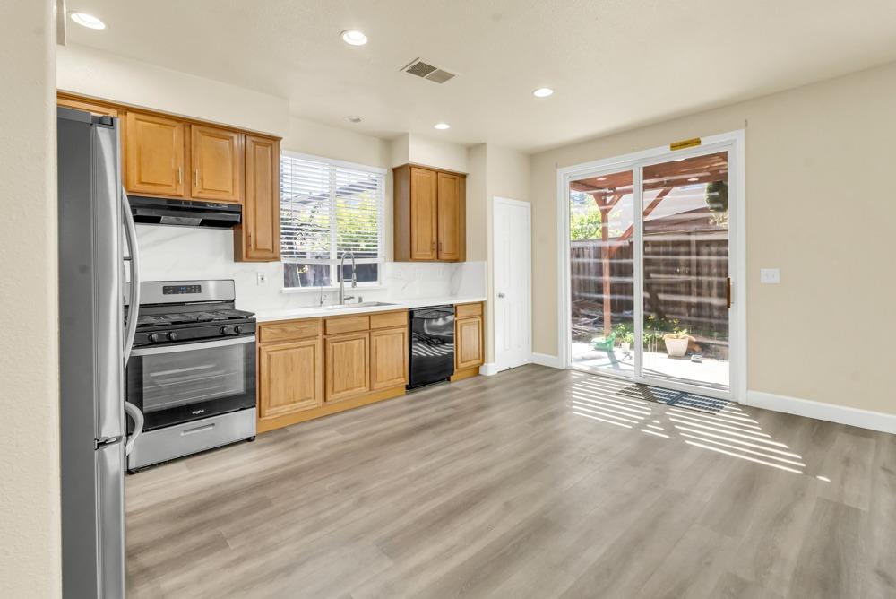 Detail Gallery Image 17 of 56 For 4909 Winamac Dr, Sacramento,  CA 95835 - 3 Beds | 2/1 Baths
