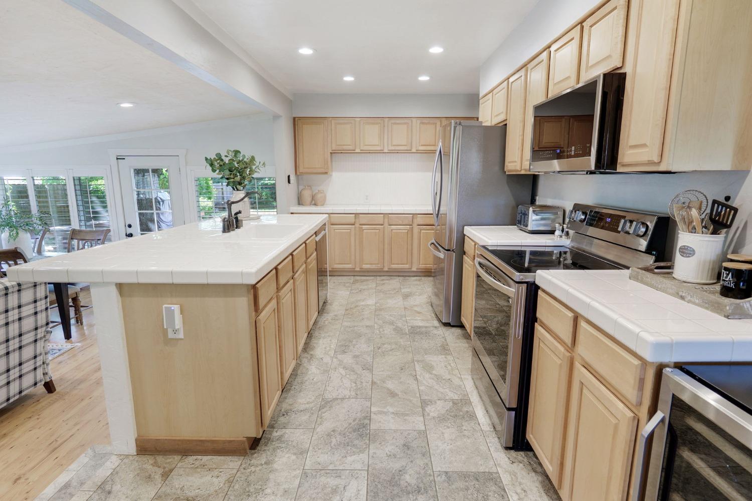 Detail Gallery Image 7 of 25 For 7158 Sunset Ave, Fair Oaks,  CA 95628 - 3 Beds | 1/1 Baths