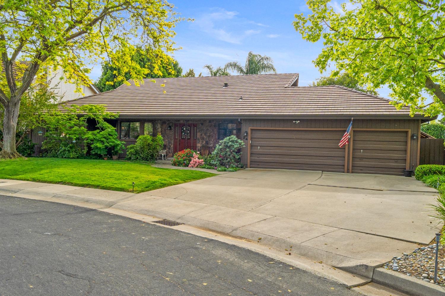 Detail Gallery Image 1 of 47 For 24 Sage River Cir, Sacramento,  CA 95831 - 3 Beds | 3 Baths