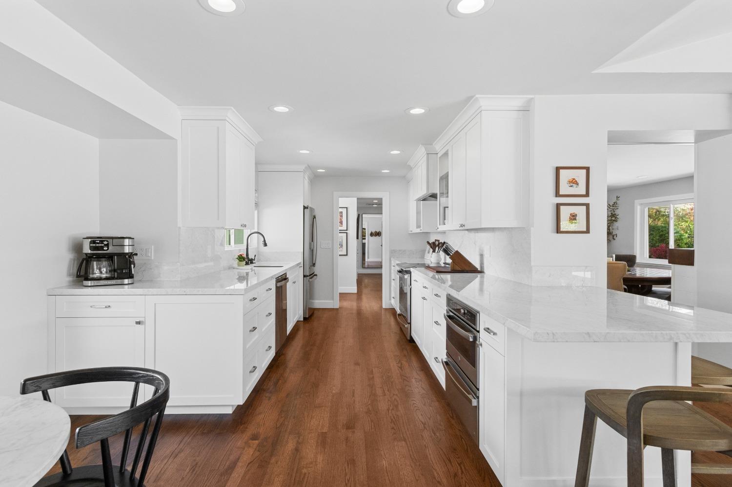 Detail Gallery Image 9 of 41 For 2837 Latham Dr, Sacramento,  CA 95864 - 3 Beds | 2/1 Baths