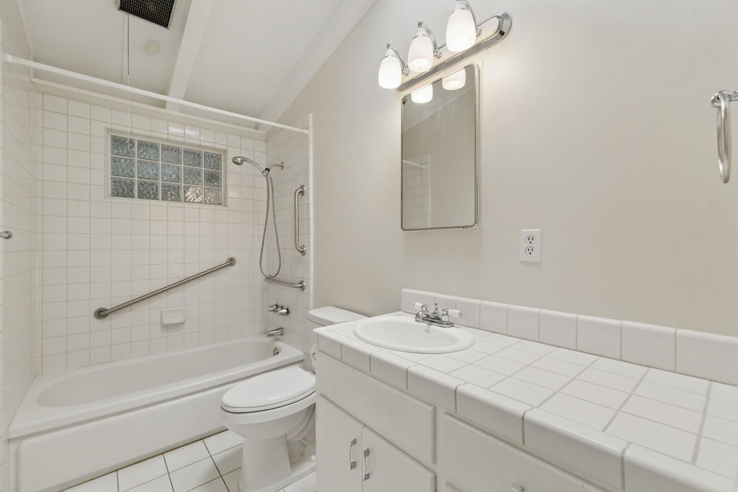Detail Gallery Image 17 of 41 For 5925 Garibaldi St, Sacramento,  CA 95824 - 3 Beds | 1 Baths