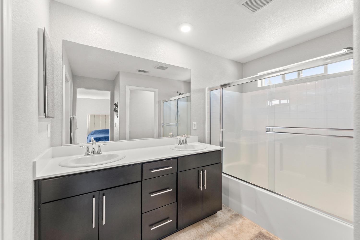 Detail Gallery Image 38 of 43 For 10853 Barden Dr, Rancho Cordova,  CA 95670 - 3 Beds | 2/1 Baths