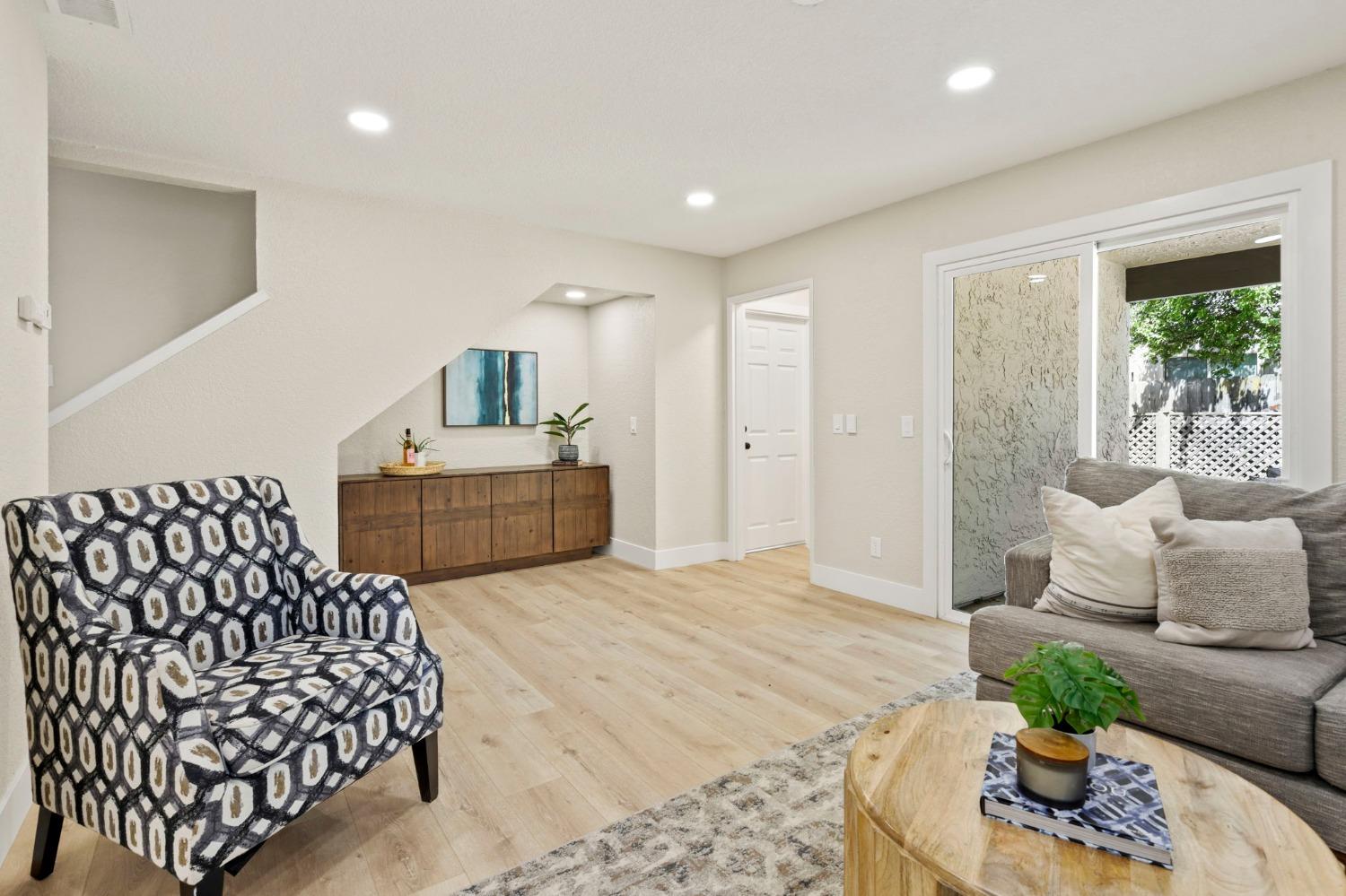 Detail Gallery Image 14 of 32 For 8044 Hoopes Dr, Citrus Heights,  CA 95610 - 3 Beds | 2/1 Baths