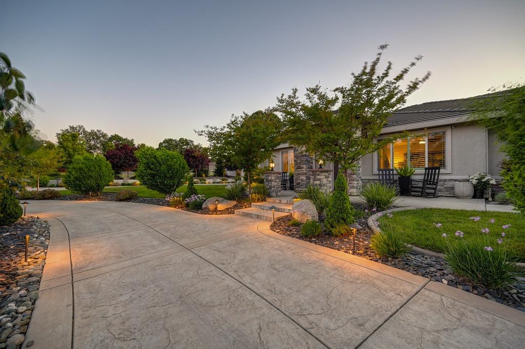 Detail Gallery Image 4 of 63 For 7527 Country Oaks Ln, Orangevale,  CA 95662 - 5 Beds | 4/1 Baths