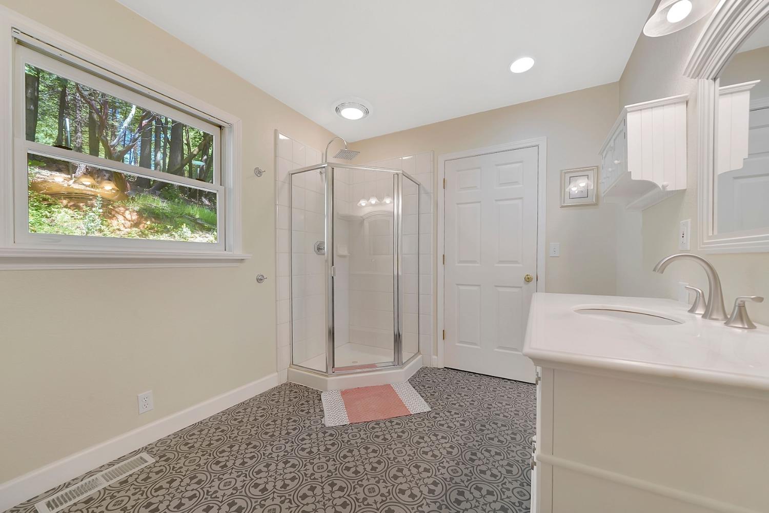 Detail Gallery Image 29 of 66 For 18720 Circle View Dr, Pioneer,  CA 95666 - 3 Beds | 3 Baths