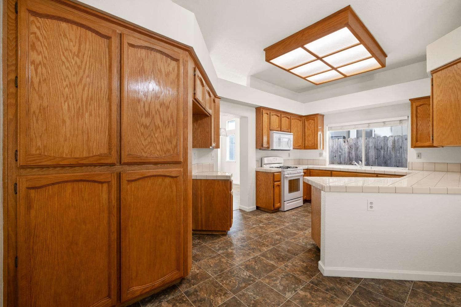 Detail Gallery Image 14 of 45 For 8531 Heather Cross Way, Orangevale,  CA 95662 - 3 Beds | 2 Baths