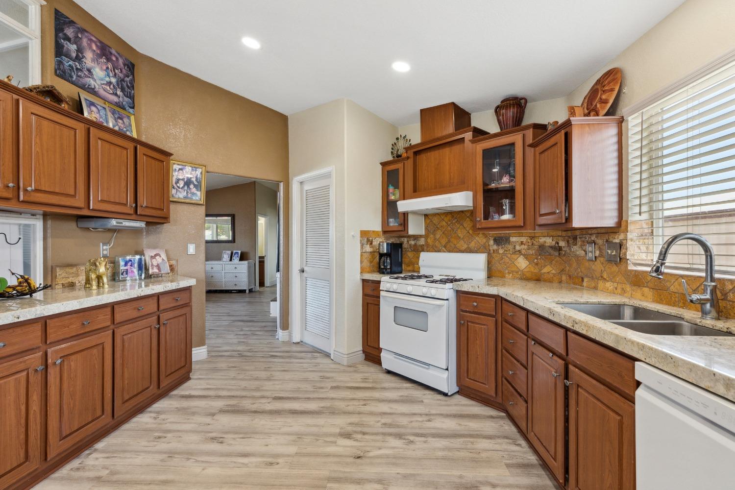 Detail Gallery Image 12 of 23 For 7341 Eleanor Ave, Oakdale,  CA 95361 - 3 Beds | 2 Baths