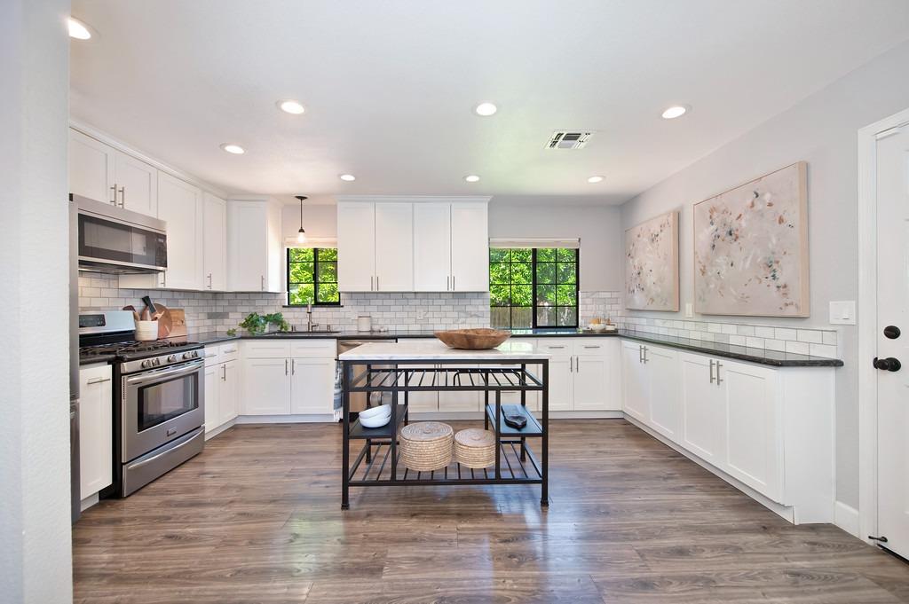 Detail Gallery Image 12 of 46 For 849 10th Ave, Sacramento,  CA 95818 - 3 Beds | 2 Baths