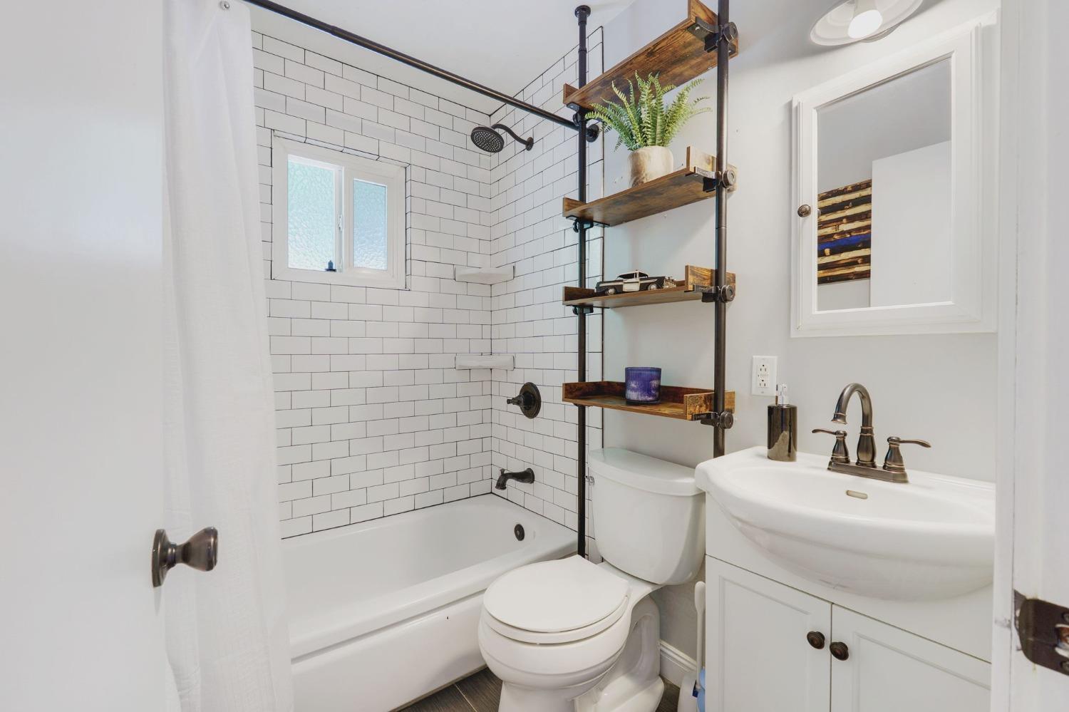Detail Gallery Image 17 of 25 For 7158 Sunset Ave, Fair Oaks,  CA 95628 - 3 Beds | 1/1 Baths