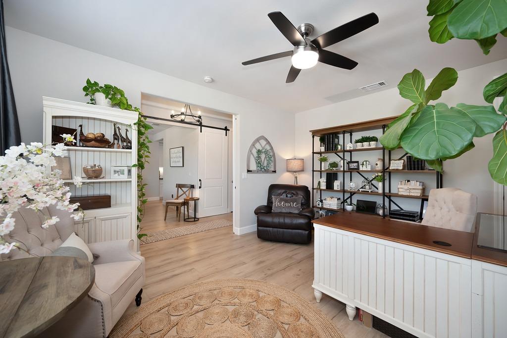 Detail Gallery Image 15 of 63 For 7527 Country Oaks Ln, Orangevale,  CA 95662 - 5 Beds | 4/1 Baths