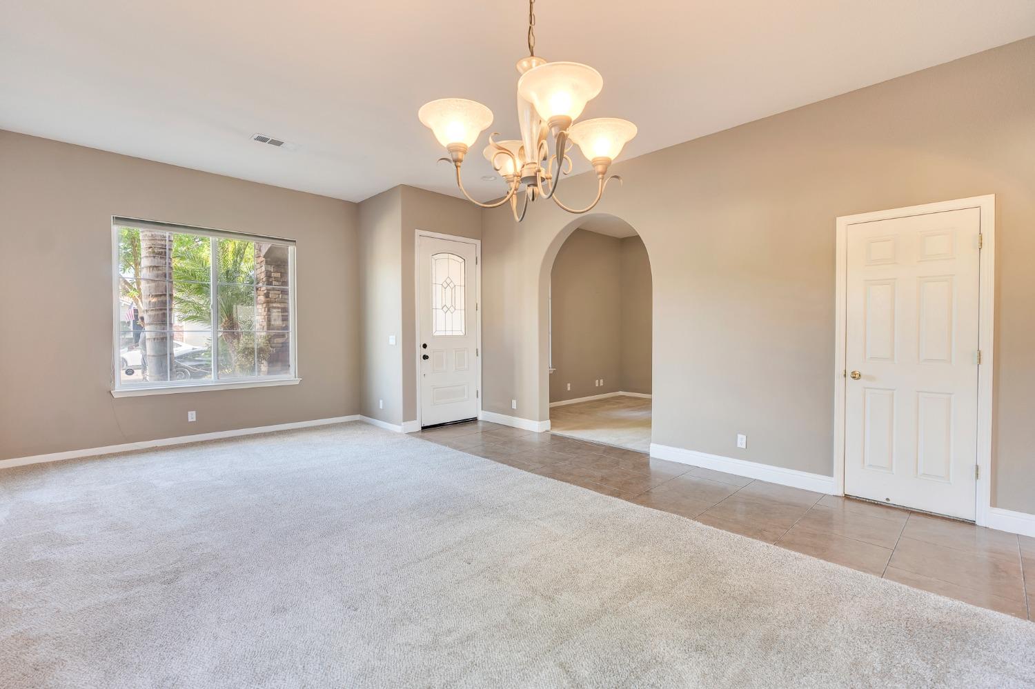 Detail Gallery Image 13 of 67 For 2196 Naples Ct, Los Banos,  CA 93635 - 3 Beds | 2 Baths