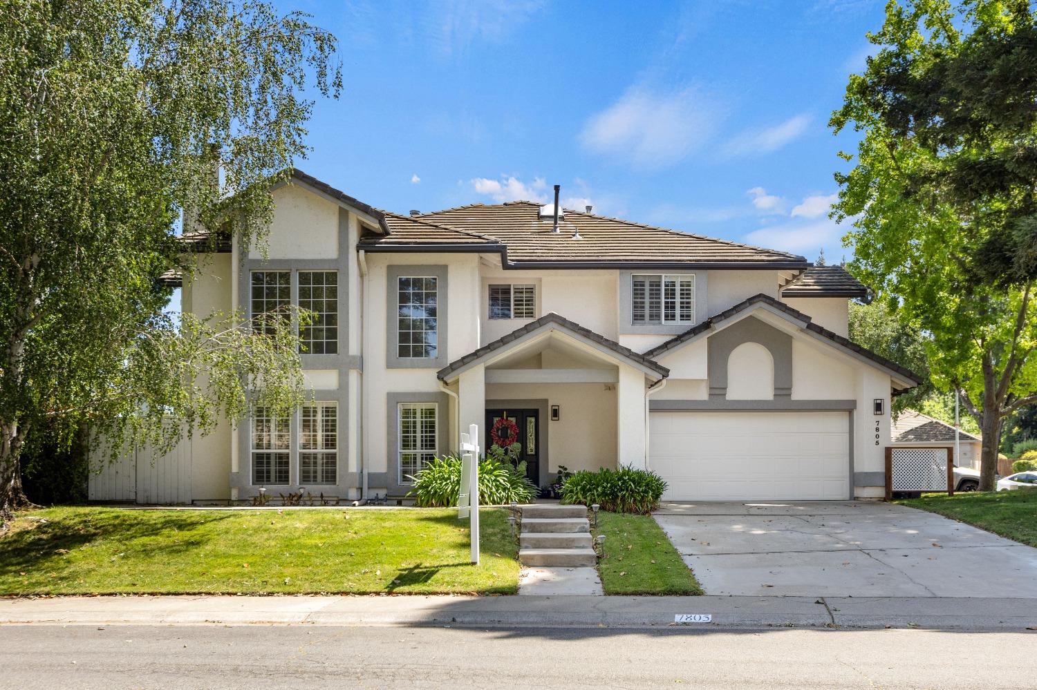 Detail Gallery Image 1 of 56 For 7805 River Village Dr, Sacramento,  CA 95831 - 3 Beds | 2/1 Baths