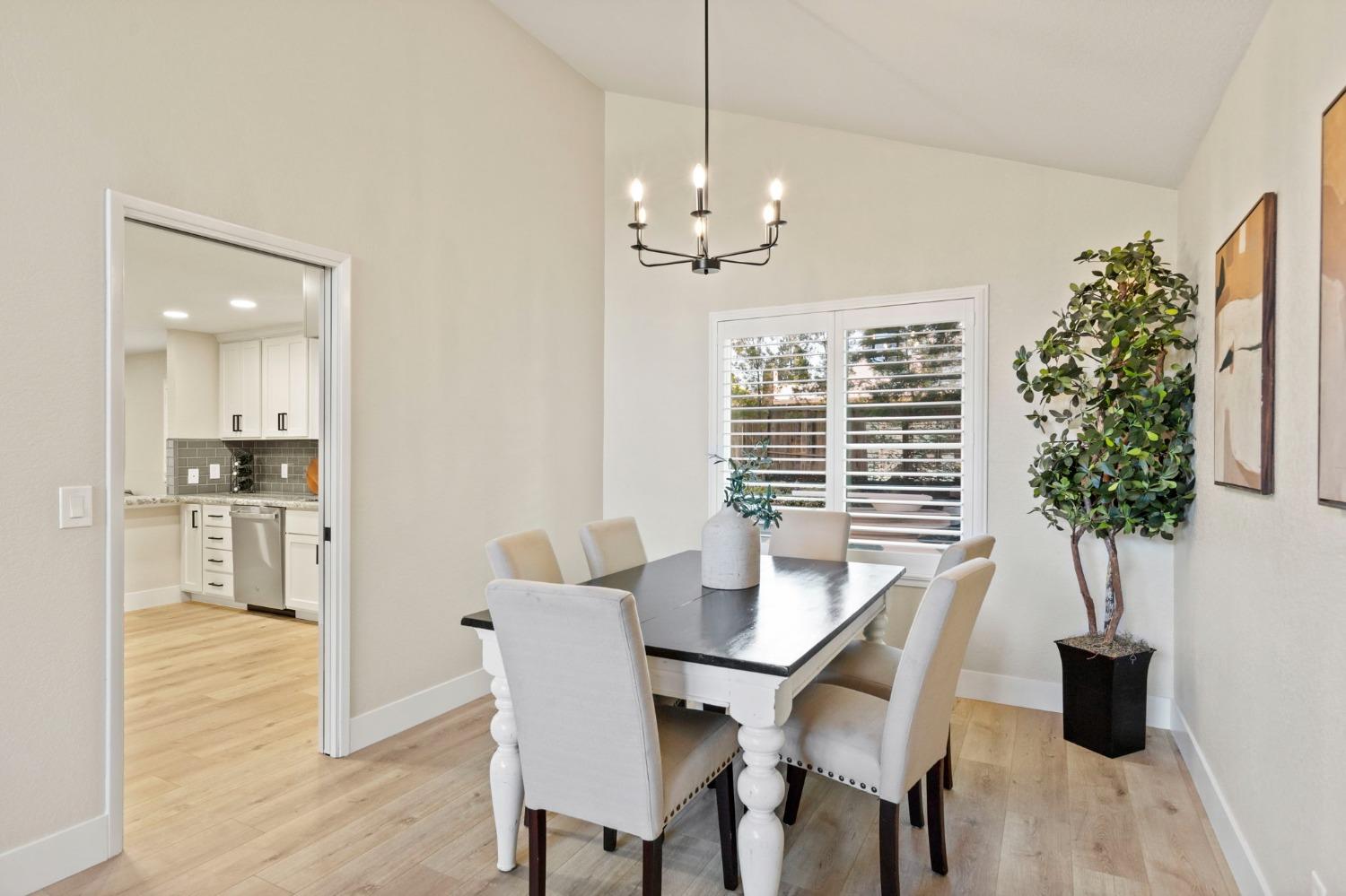 Detail Gallery Image 8 of 32 For 8044 Hoopes Dr, Citrus Heights,  CA 95610 - 3 Beds | 2/1 Baths
