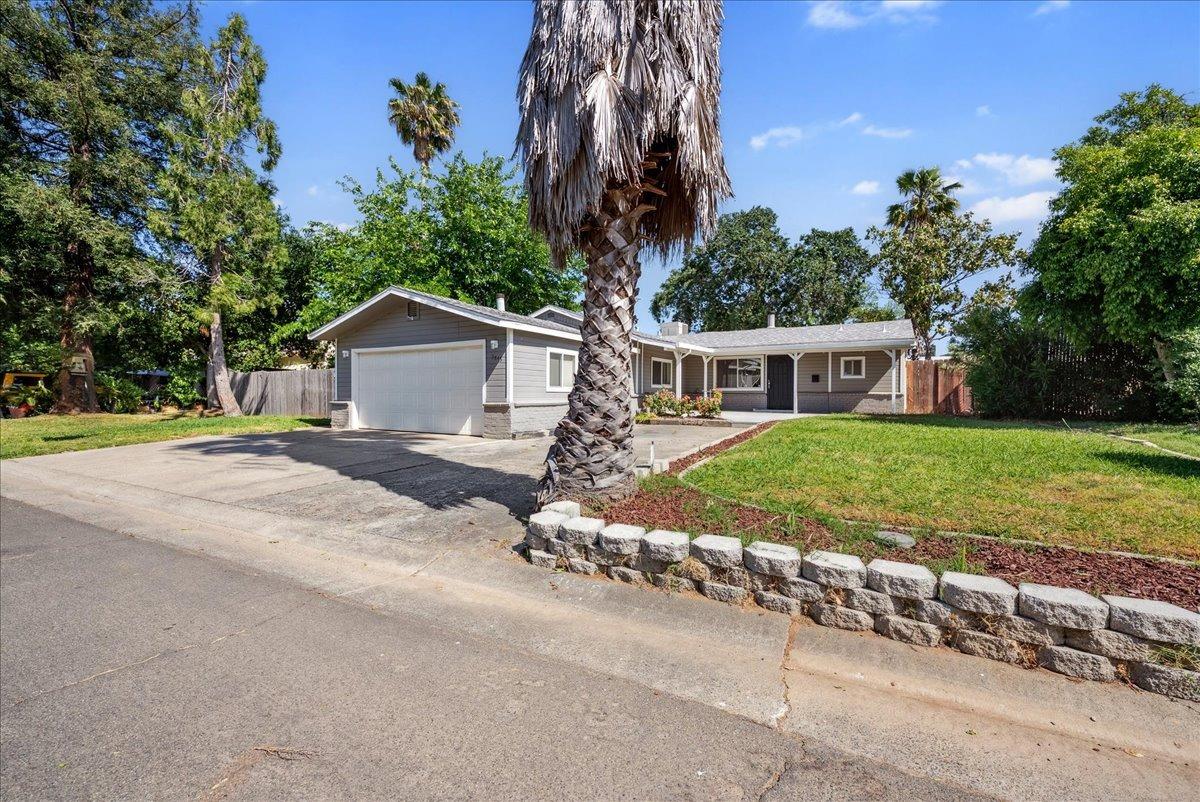 Detail Gallery Image 4 of 48 For 3845 Sunnyvale Ave, Sacramento,  CA 95821 - 4 Beds | 2 Baths