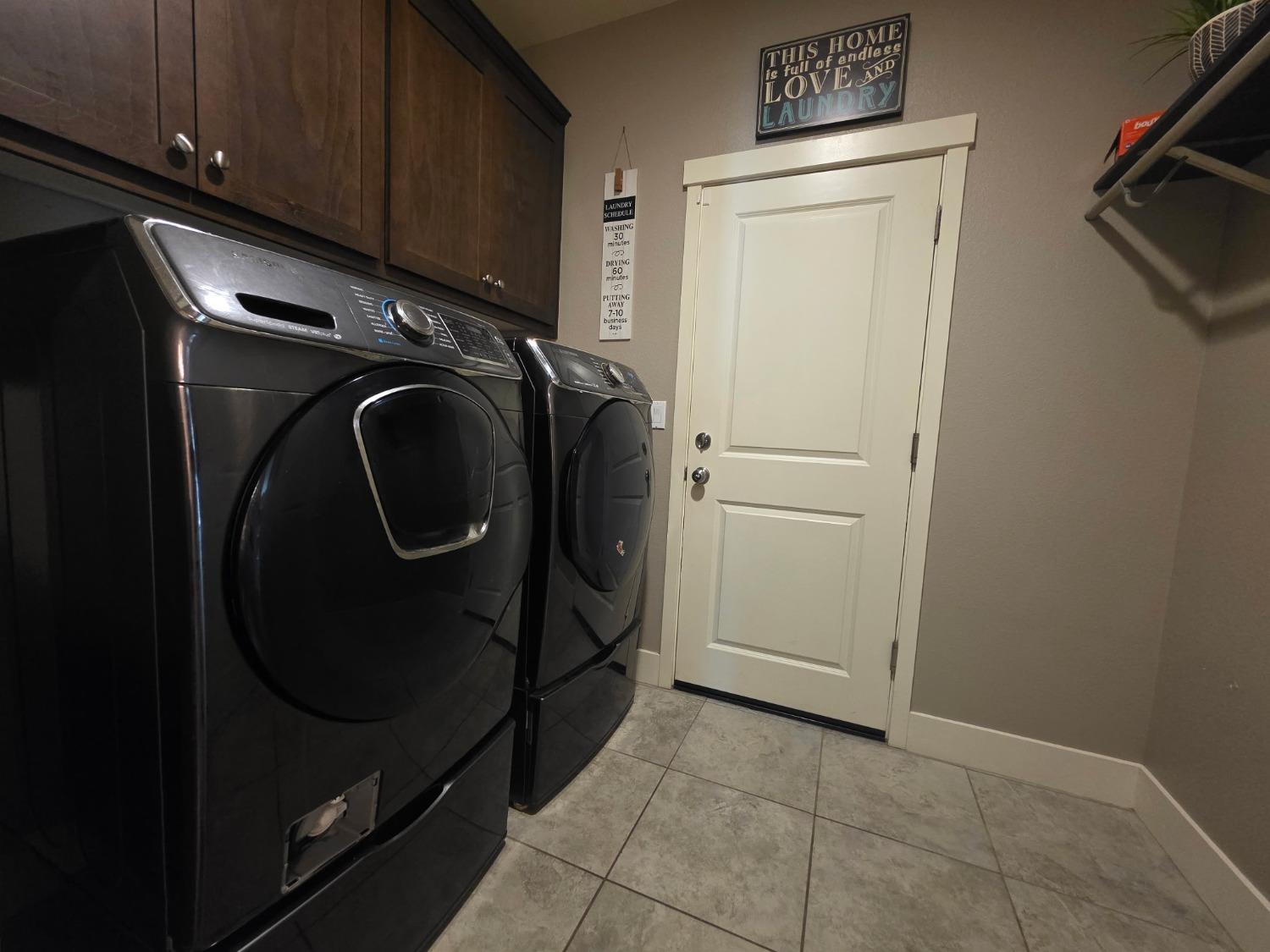 Detail Gallery Image 9 of 39 For 1731 Crystal Ct, Los Banos,  CA 93635 - 4 Beds | 2 Baths
