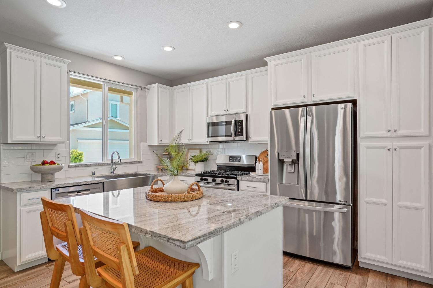Detail Gallery Image 5 of 31 For 3205 Forney, Sacramento,  CA 95816 - 3 Beds | 2/1 Baths