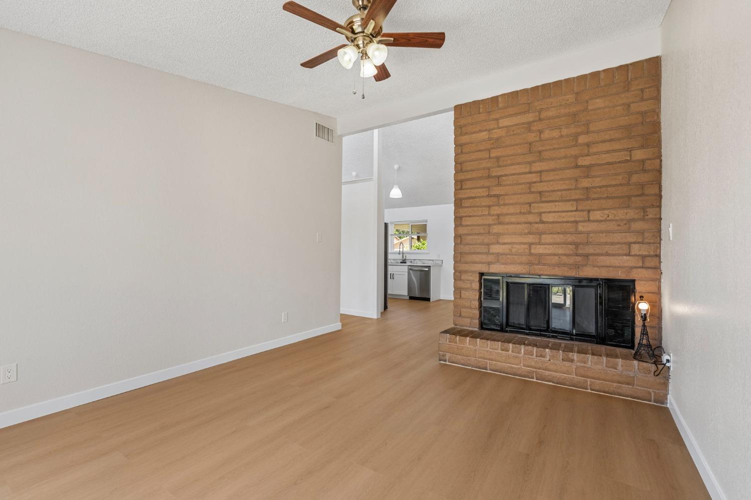 Detail Gallery Image 16 of 45 For 216 Jubilee Way, Rio Linda,  CA 95673 - 3 Beds | 2 Baths