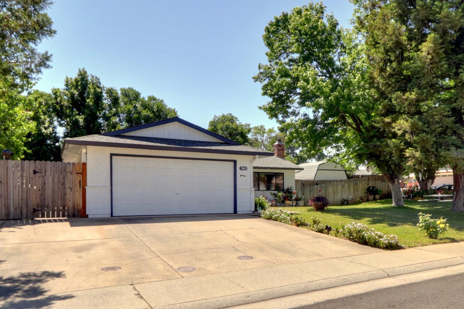 Detail Gallery Image 3 of 32 For 7463 Versailles Way, Sacramento,  CA 95842 - 3 Beds | 2 Baths