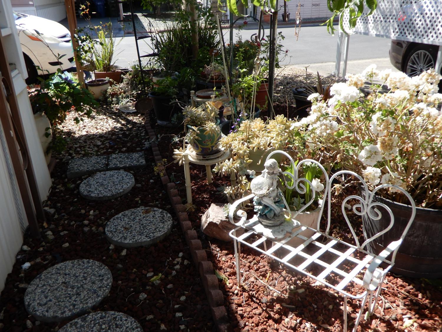 Detail Gallery Image 8 of 44 For 134 Gardenia, Sacramento,  CA 95828 - 3 Beds | 2 Baths