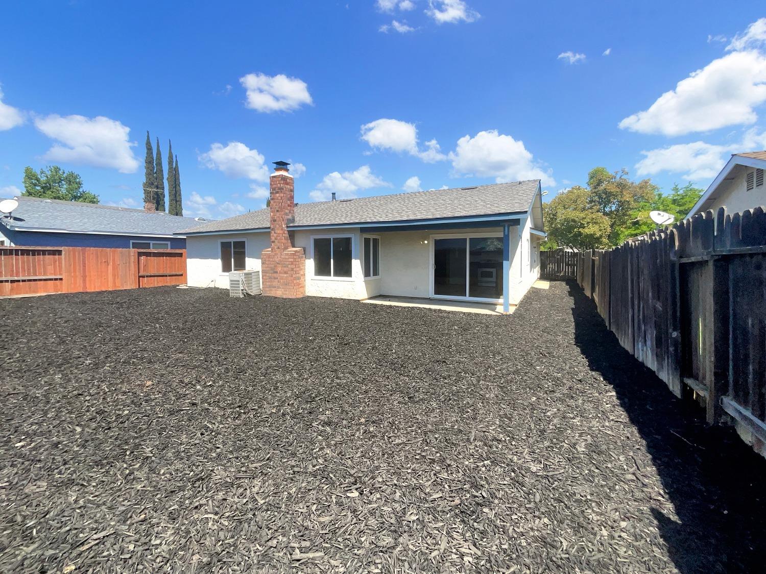 Detail Gallery Image 8 of 29 For 3023 Rosemont Dr, Sacramento,  CA 95826 - 3 Beds | 2 Baths