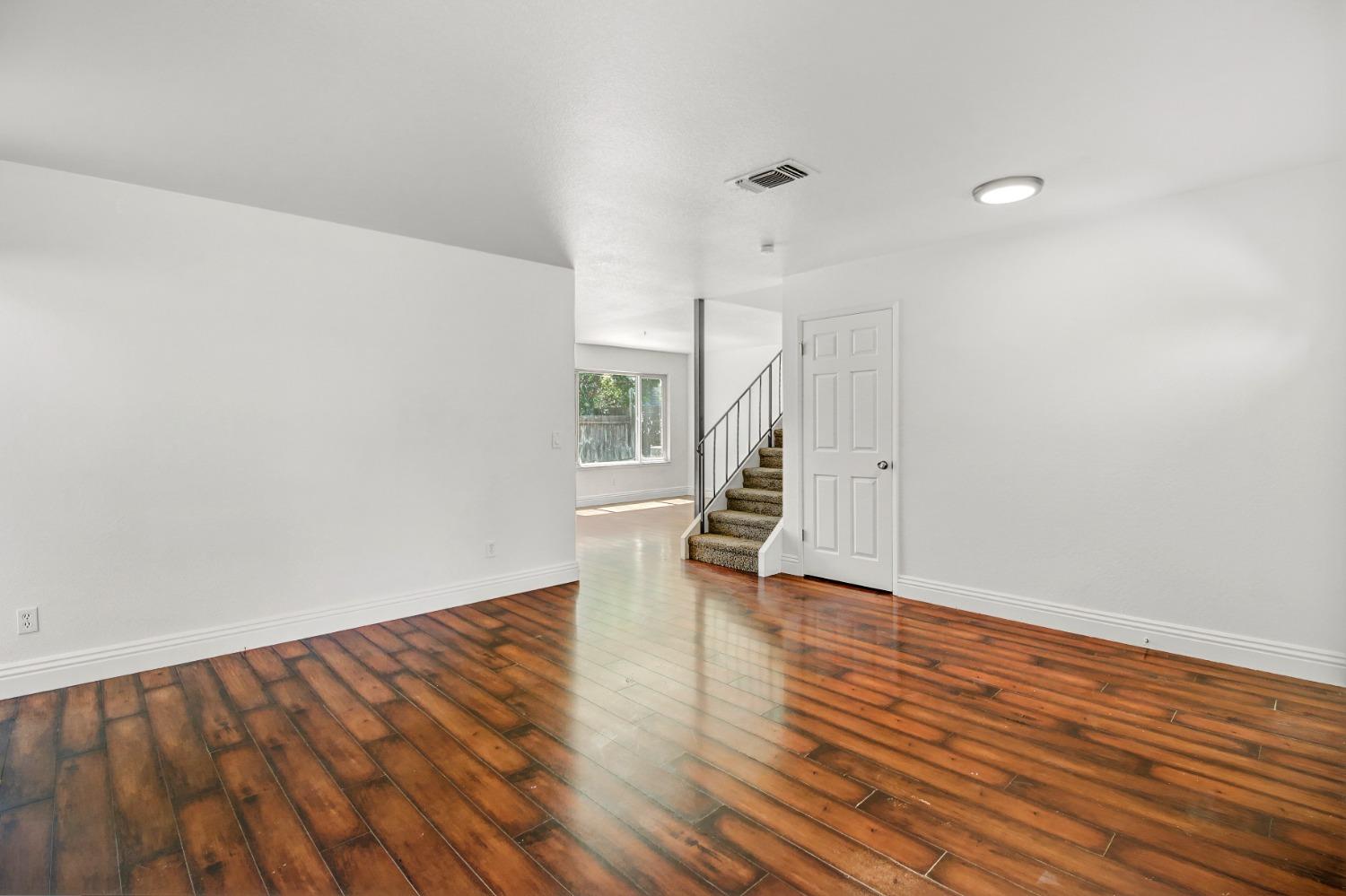 Detail Gallery Image 5 of 39 For 5756 Himalaya Way, Citrus Heights,  CA 95621 - 4 Beds | 3/1 Baths