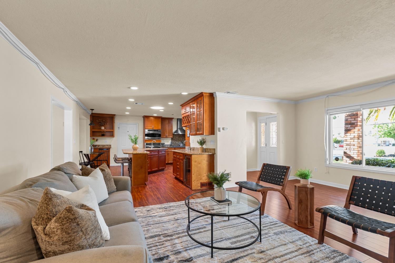 Detail Gallery Image 6 of 59 For 3800 Winona Way, North Highlands,  CA 95660 - 5 Beds | 3 Baths