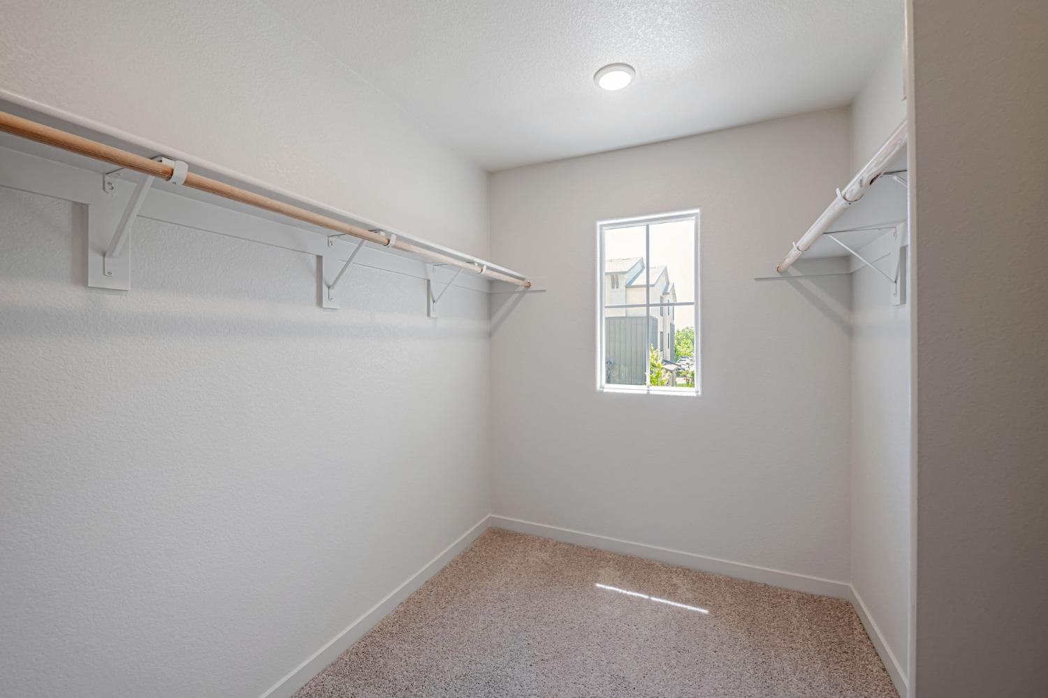 Detail Gallery Image 8 of 13 For 762 Whitewater Ct, West Sacramento,  CA 95605 - 4 Beds | 3 Baths
