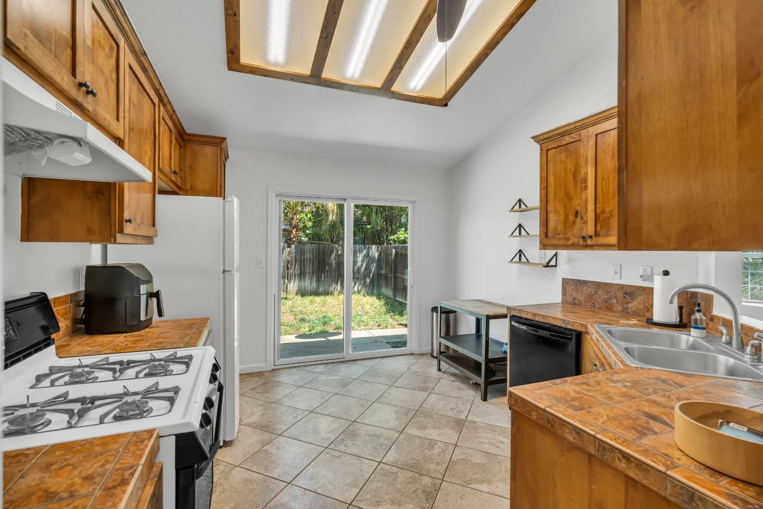 Di Lusso Drive, Elk Grove, California image 13