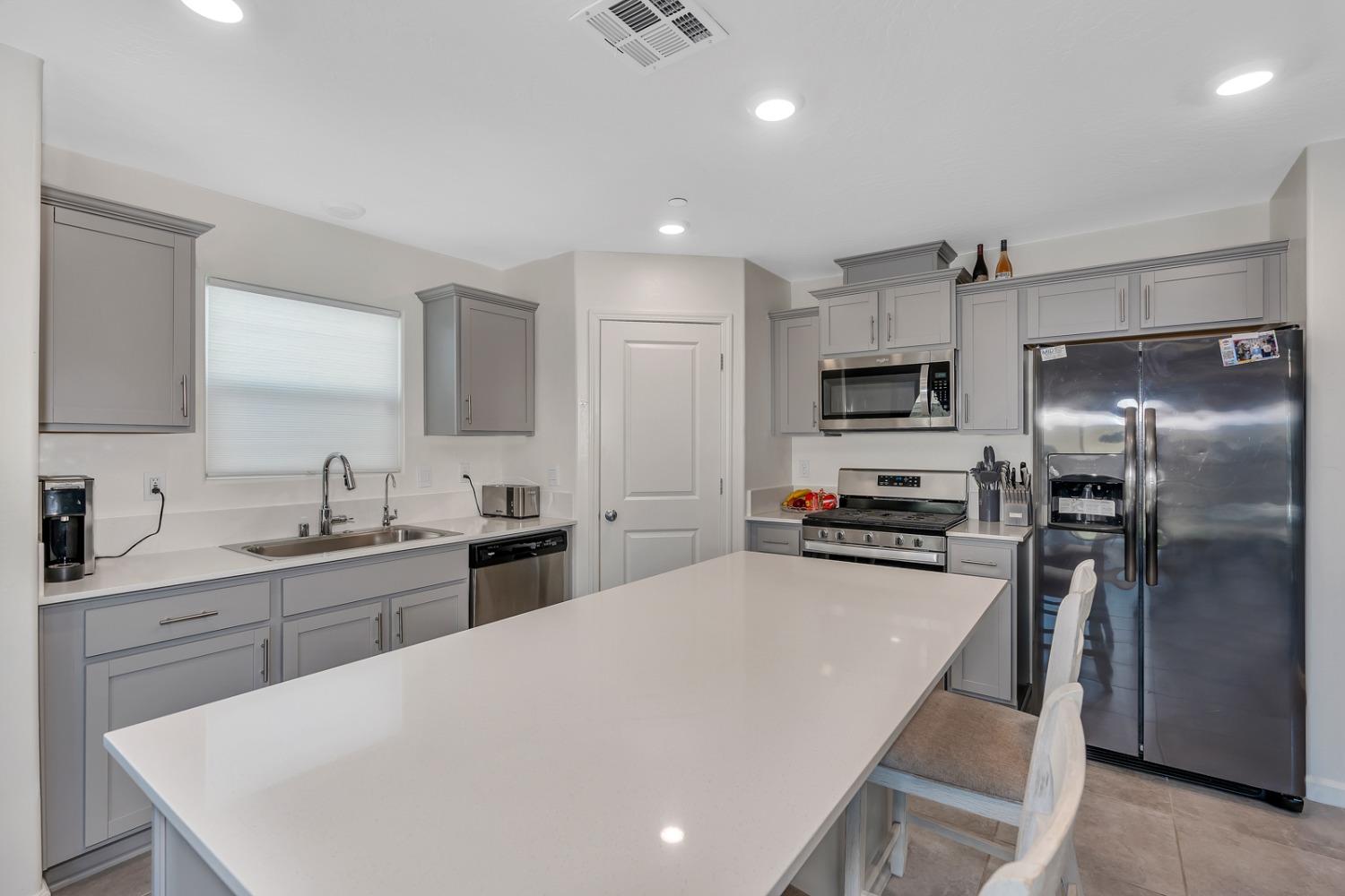Detail Gallery Image 17 of 48 For 627 Suzanne Dr, Merced,  CA 95348 - 4 Beds | 2 Baths