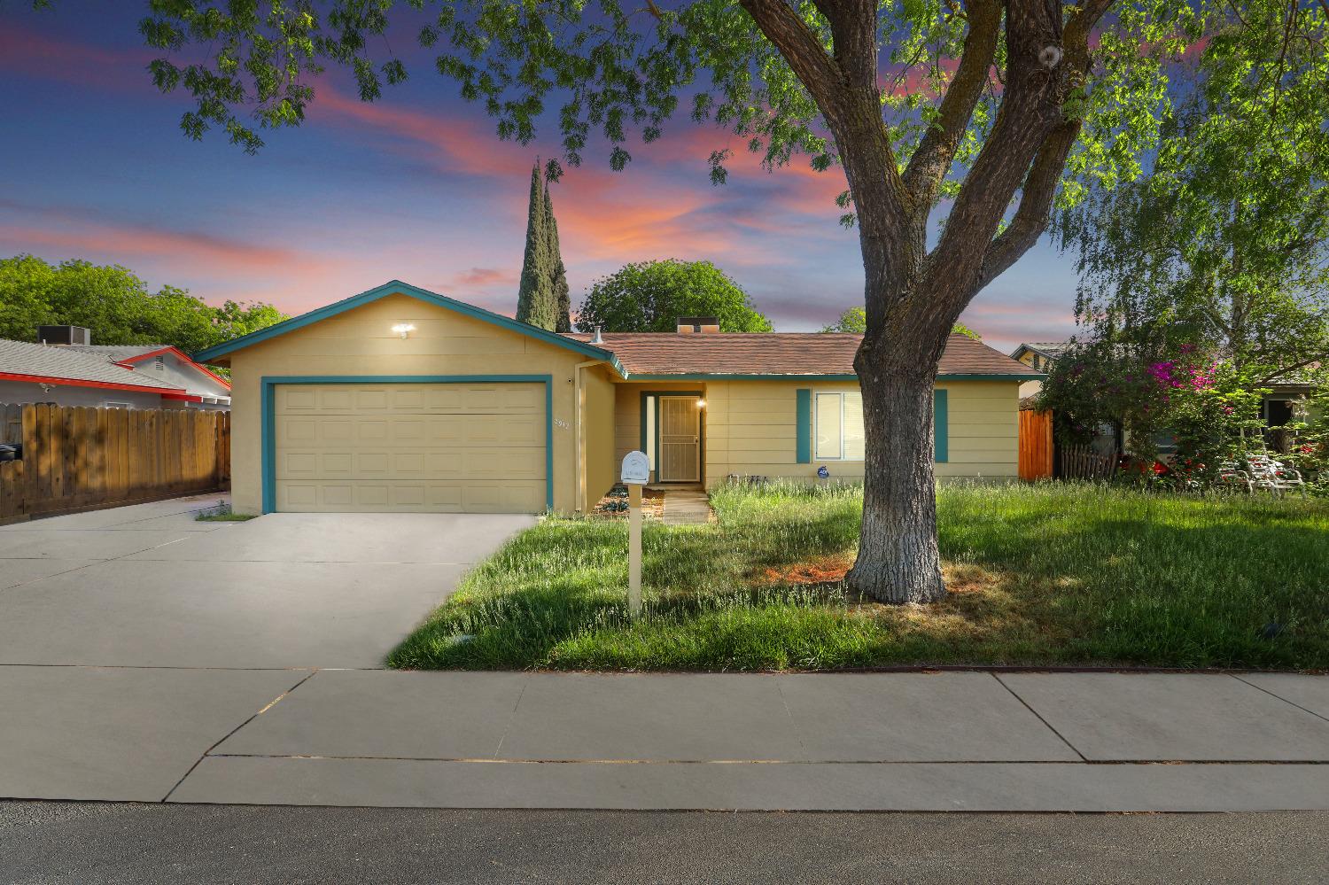 Detail Gallery Image 2 of 26 For 2912 Bateman Ln, Modesto,  CA 95354 - 3 Beds | 2 Baths