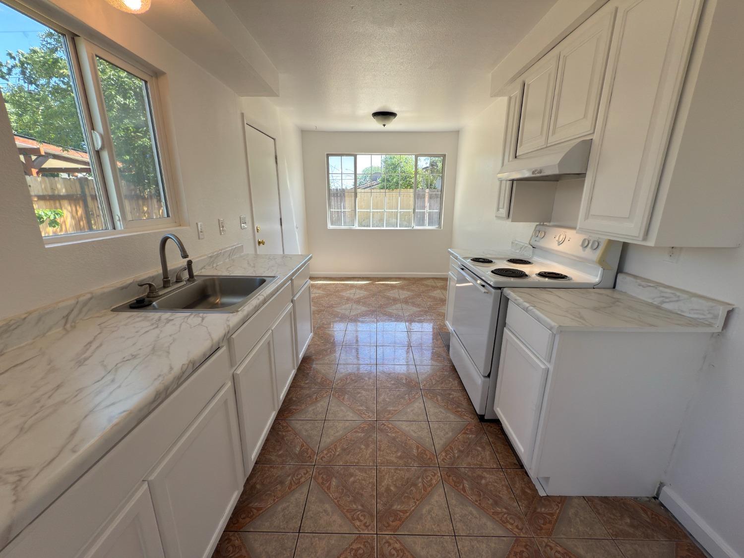 Detail Gallery Image 6 of 15 For 316 Yampa Cir, Sacramento,  CA 95838 - 3 Beds | 1 Baths