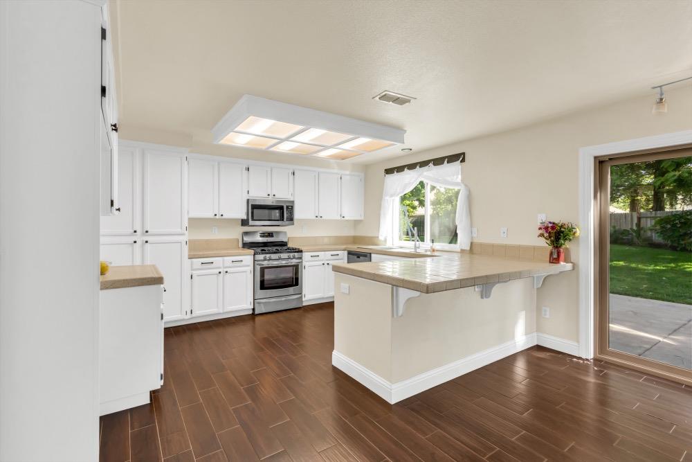 Detail Gallery Image 9 of 37 For 5209 Copper Ridge Way, Antelope,  CA 95843 - 4 Beds | 2/1 Baths