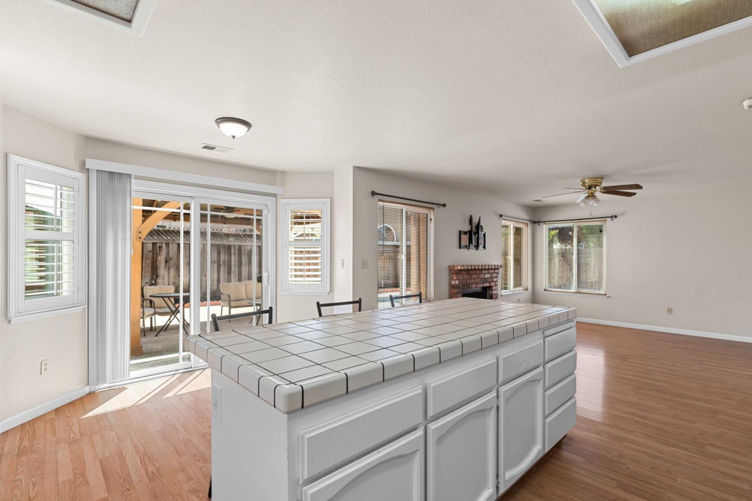 Detail Gallery Image 15 of 34 For 1430 Harvest Ln, Tracy,  CA 95376 - 5 Beds | 3 Baths
