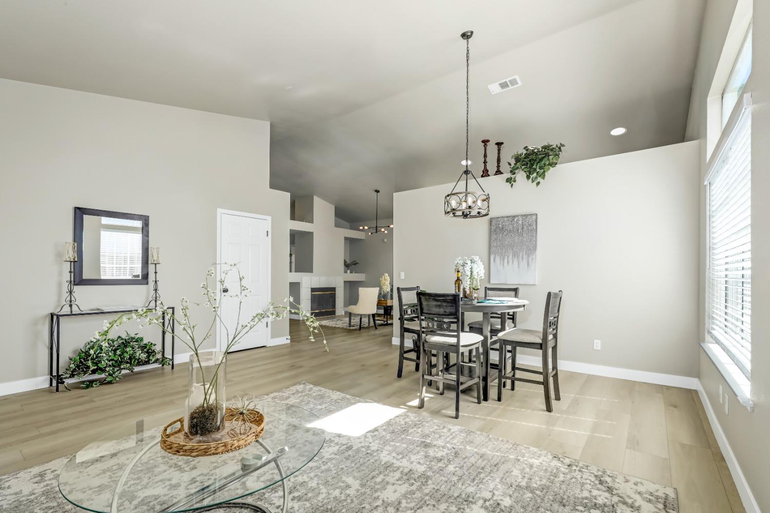 Detail Gallery Image 13 of 31 For 5521 Rightwood Way, Sacramento,  CA 95823 - 4 Beds | 2 Baths