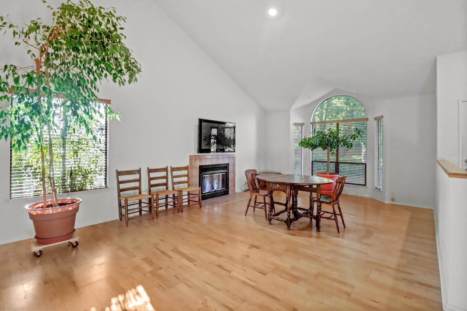 Oyster Bay Avenue, Davis, California image 5